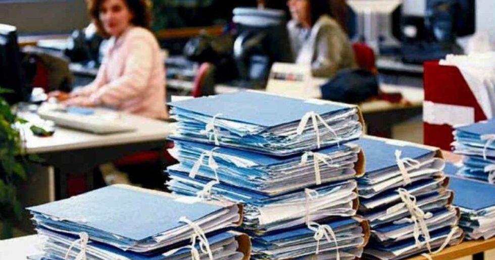 Ζηλεύουν τον μισθό... Βουλγαρίας οι Ελληνες δημόσιοι υπάλληλοι